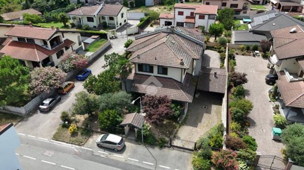 casa indipendente in vendita a Sozzago