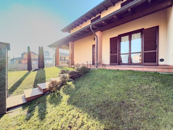 casa indipendente in vendita a Sozzago