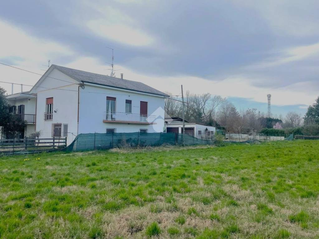 casa indipendente in vendita a Suno in zona Baraggia