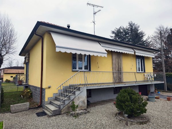 casa indipendente in vendita a Suno in zona Baraggia