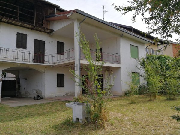 pentavano in vendita a Suno