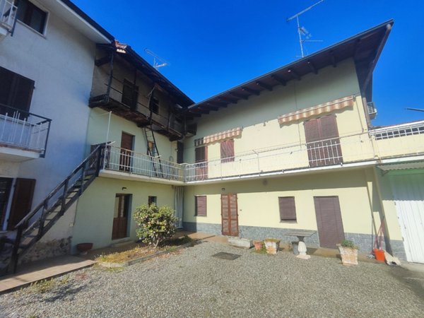 casa indipendente in vendita a Suno in zona Baraggia