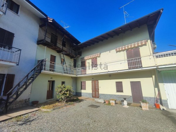 casa indipendente in vendita a Suno in zona Baraggia