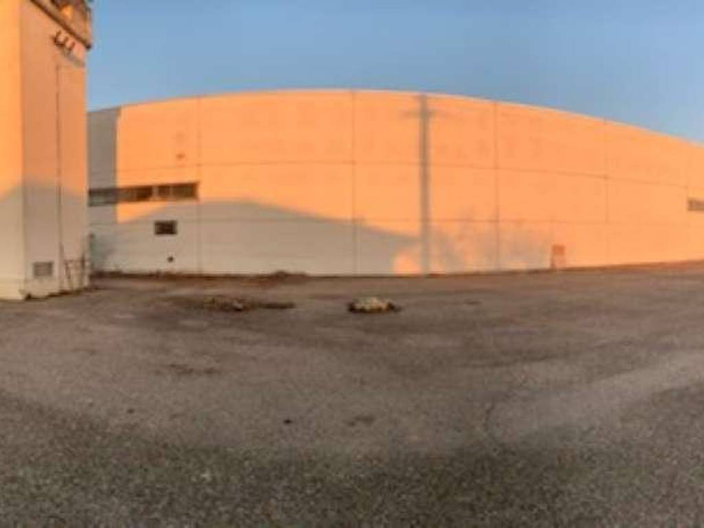 locale commerciale in vendita a Suno