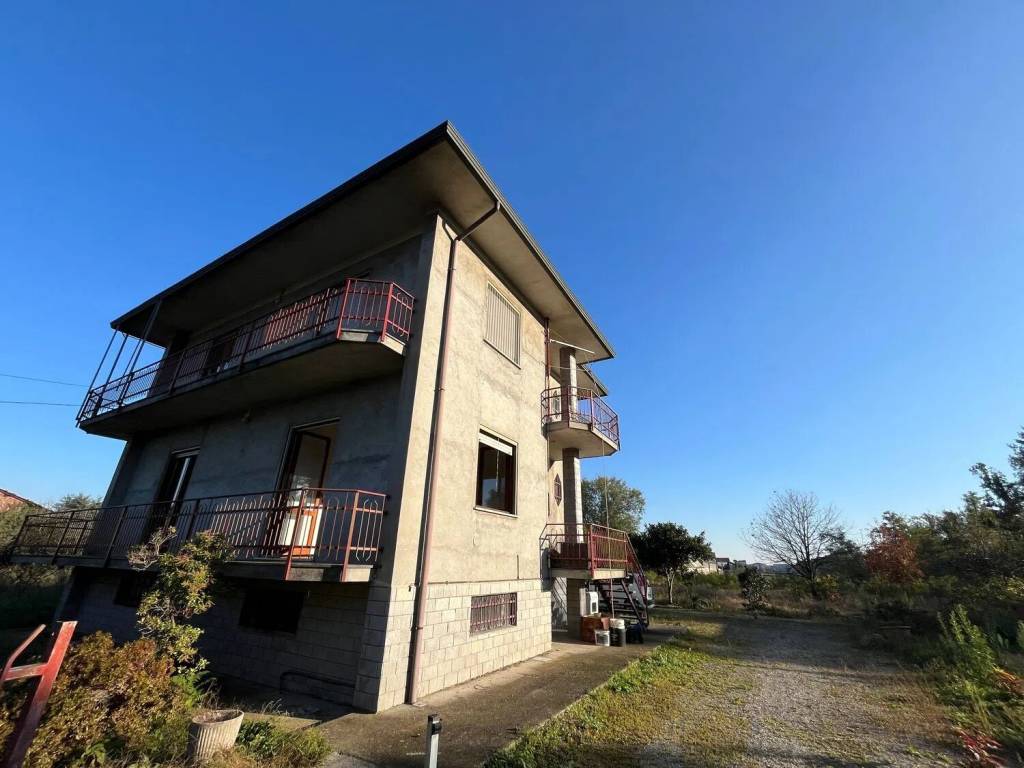 casa indipendente in vendita a Suno