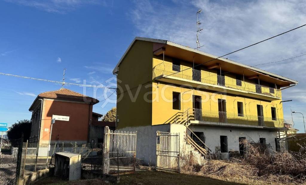 quadrivano in vendita a Suno in zona Baraggia