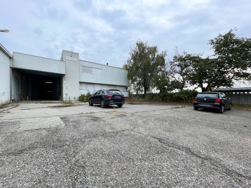 locale commerciale in vendita a Suno in zona Pieve