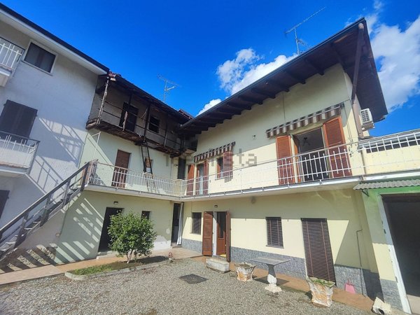 casa indipendente in vendita a Suno in zona Baraggia