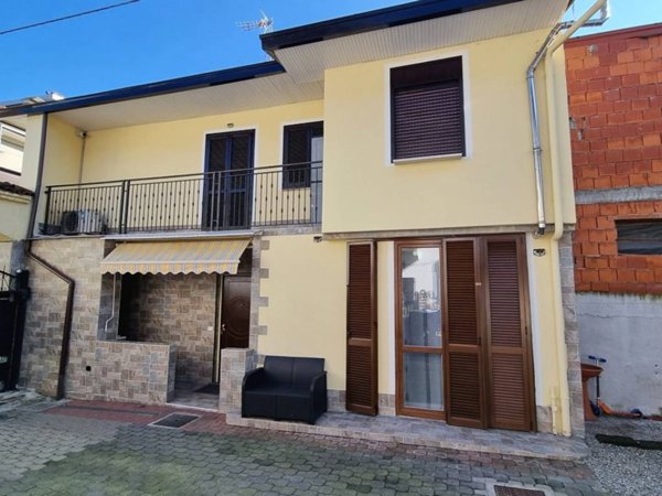 casa indipendente in vendita a Suno