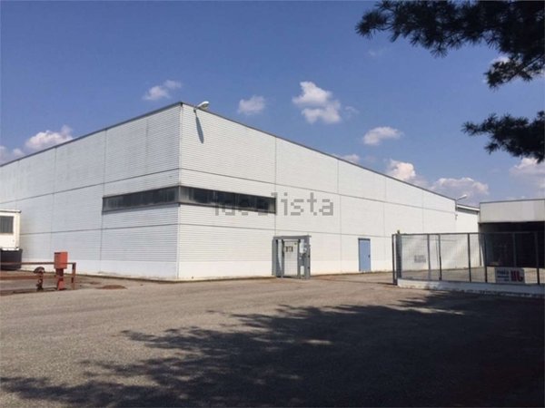 capannone in vendita a Suno