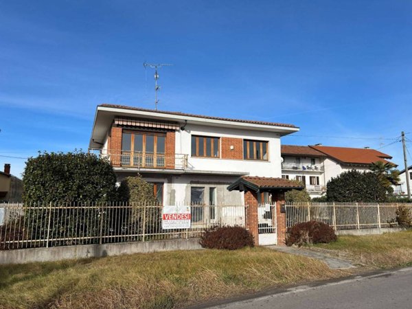 casa indipendente in vendita a Suno in zona Baraggia