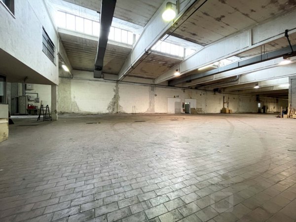 capannone in vendita a Suno