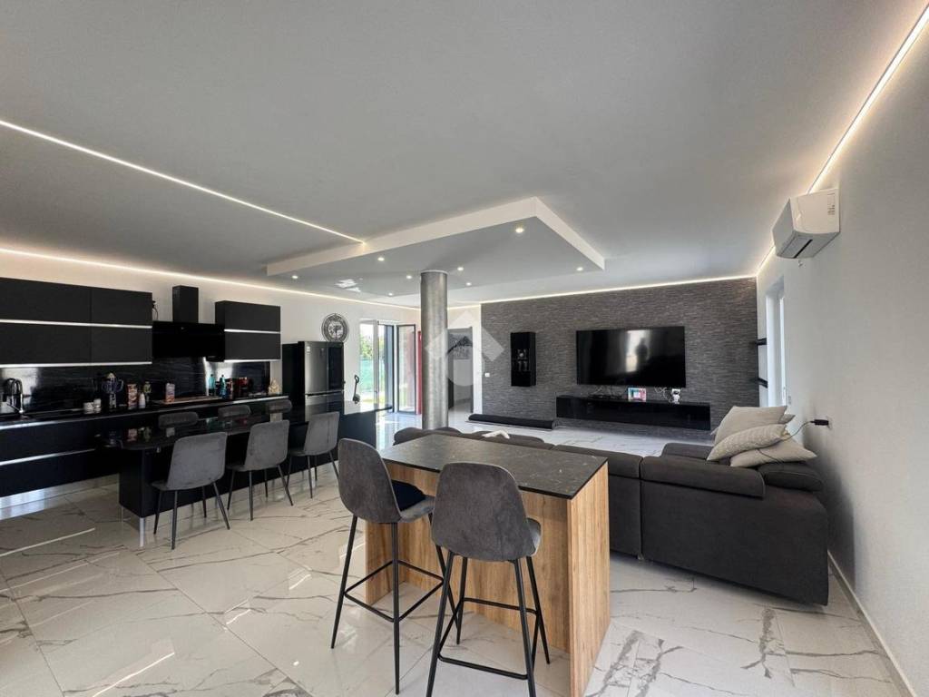 casa indipendente in vendita a Suno in zona Baraggia