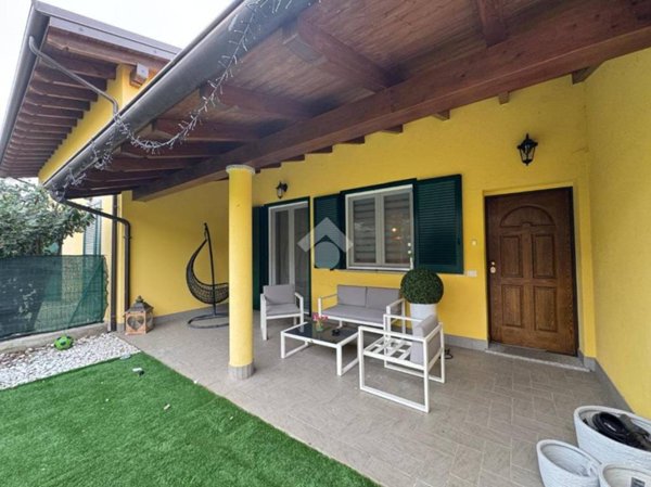 casa indipendente in vendita a Suno in zona Baraggia
