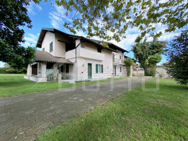 casa indipendente in vendita a Suno in zona Baraggia