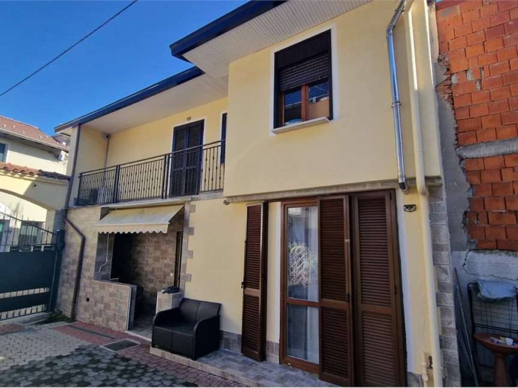 casa indipendente in vendita a Suno