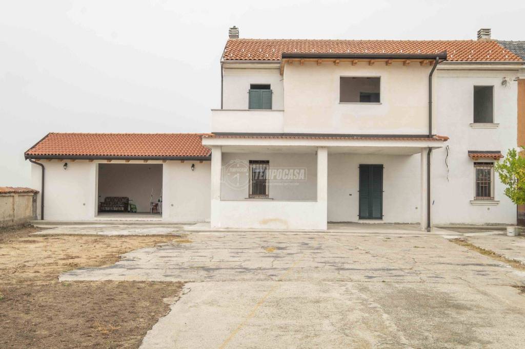 casa indipendente in vendita a Tornaco