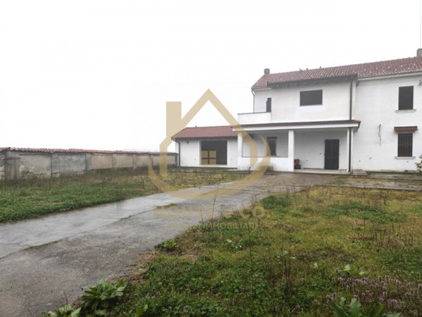 casa indipendente in vendita a Tornaco