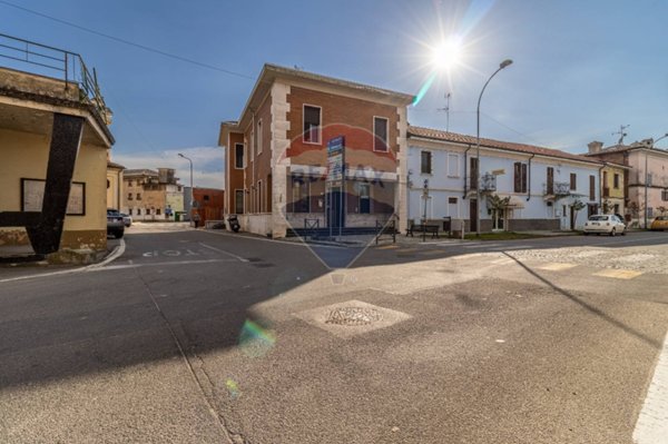 locale commerciale in vendita a Tornaco