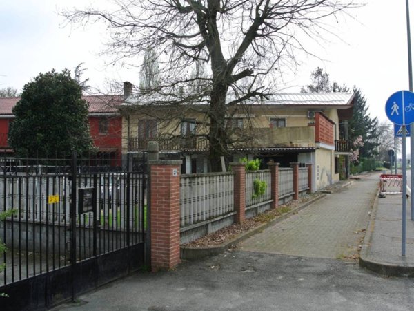 casa indipendente in vendita a Tornaco