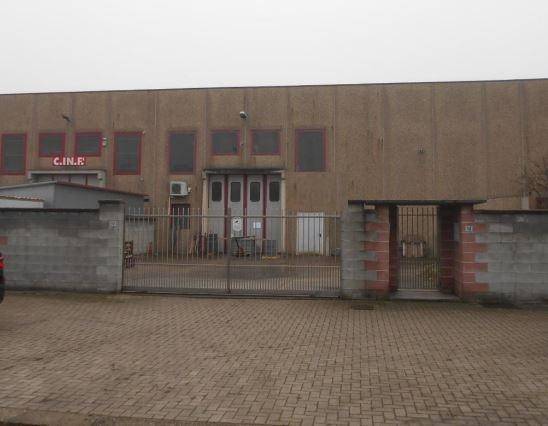 capannone in vendita a Trecate