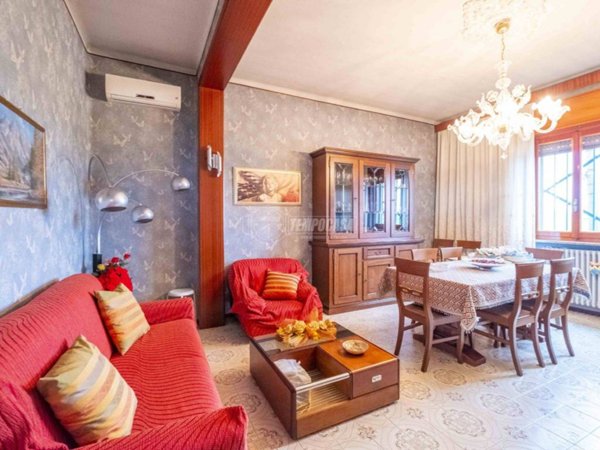 casa indipendente in vendita a Trecate