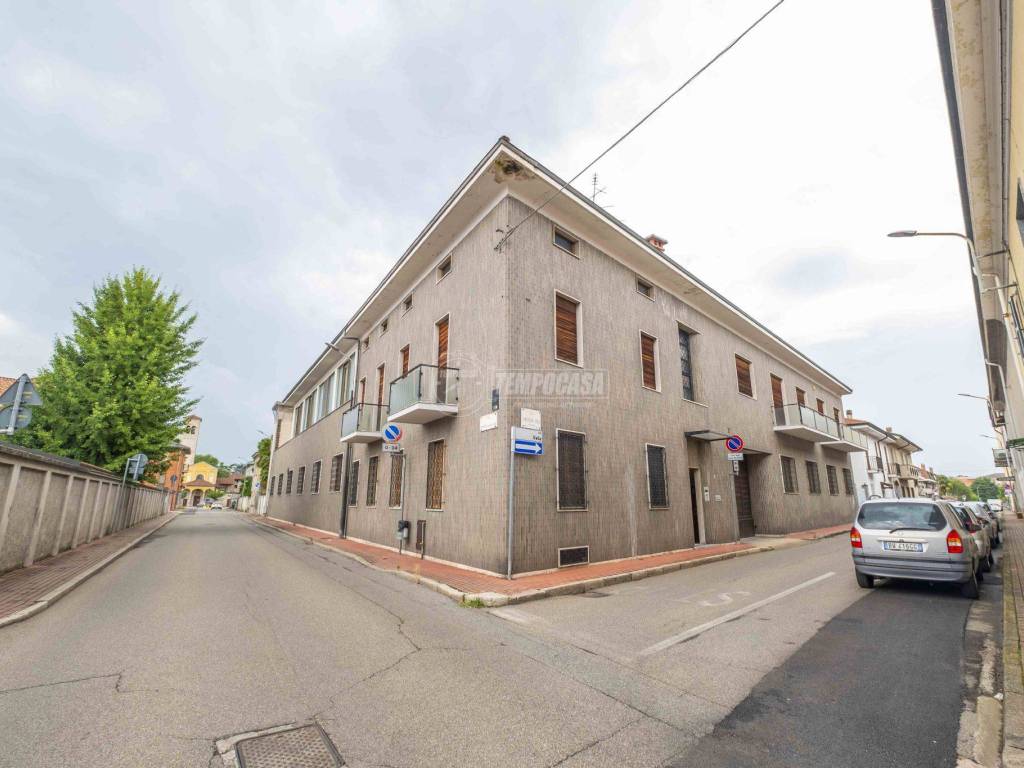intera palazzina in vendita a Trecate