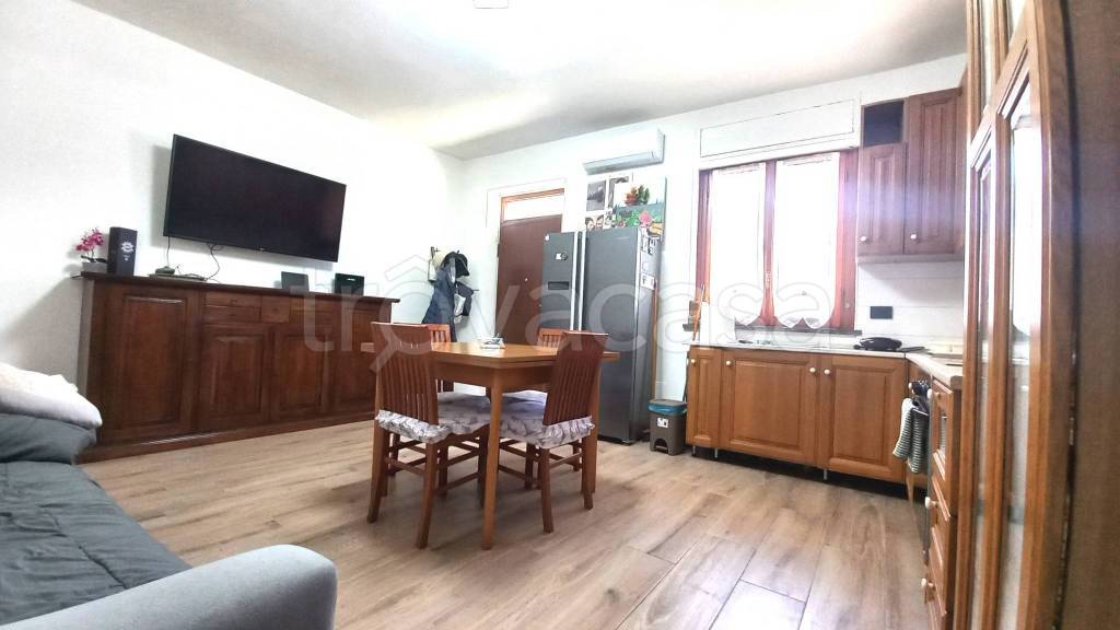 casa indipendente in vendita a Trecate