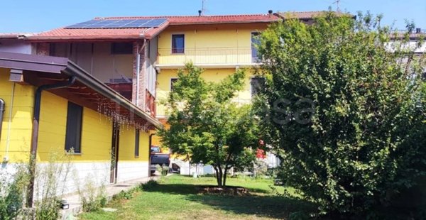casa indipendente in vendita a Trecate