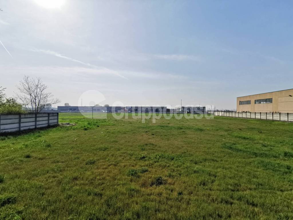 terreno edificabile in vendita a Trecate