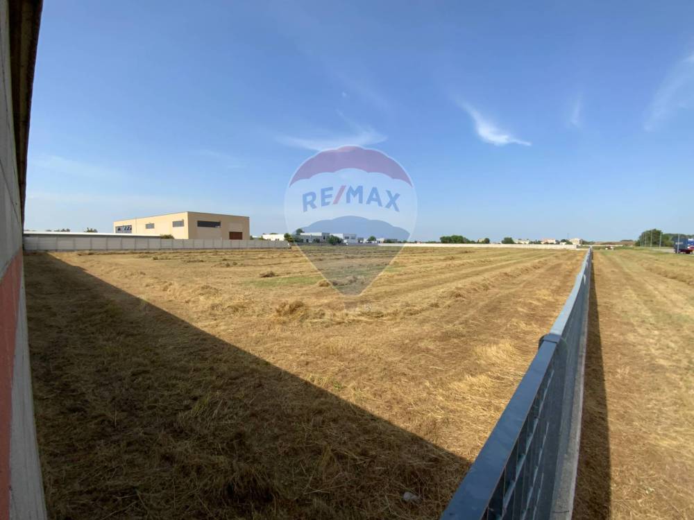 terreno edificabile in vendita a Trecate
