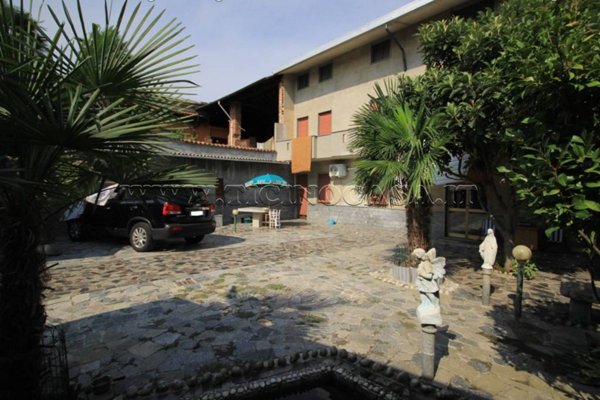 casa indipendente in vendita a Trecate in zona San Martino
