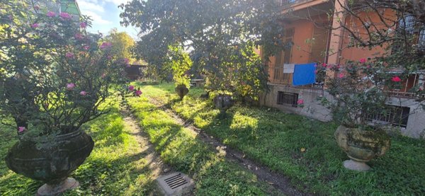 casa indipendente in vendita a Trecate