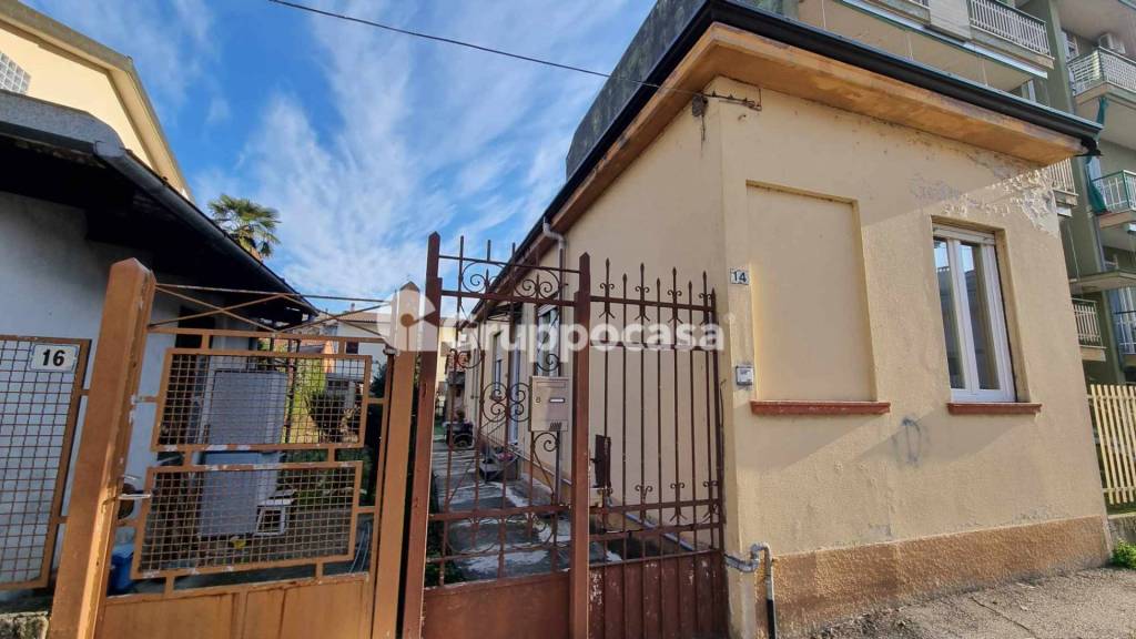 casa indipendente in vendita a Trecate