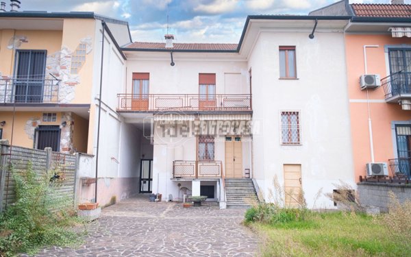 casa indipendente in vendita a Trecate