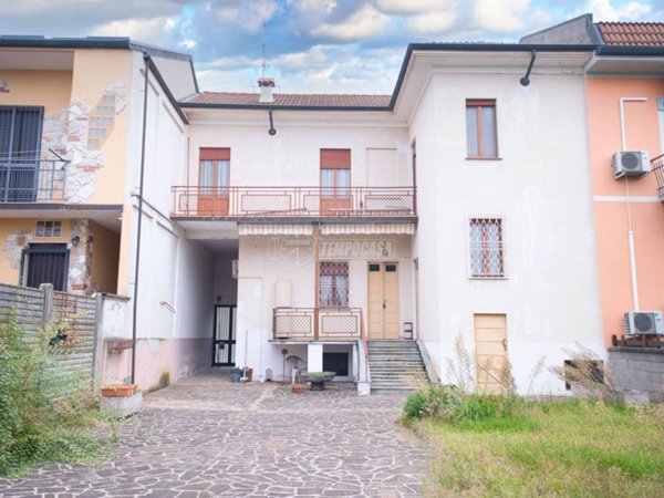 casa indipendente in vendita a Trecate