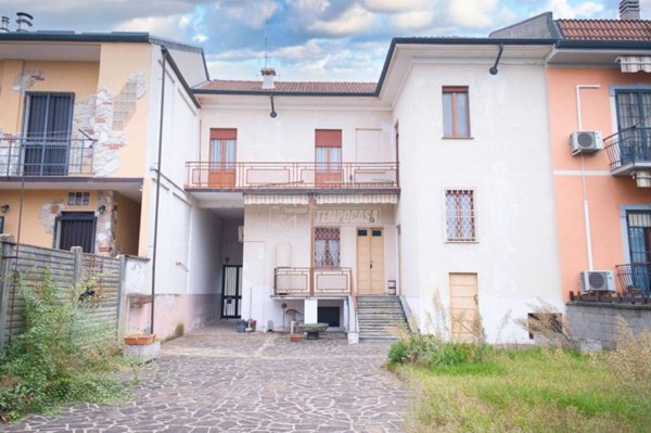 casa indipendente in vendita a Trecate