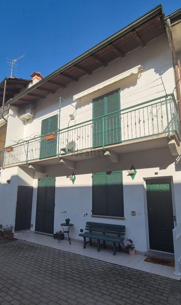 casa indipendente in vendita a Trecate