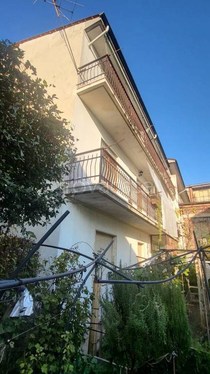 casa indipendente in vendita a Trecate