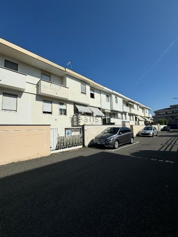 casa indipendente in vendita a Trecate