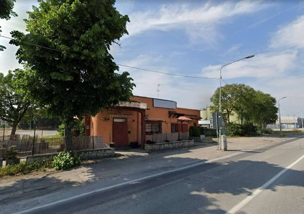 casa indipendente in vendita a Trecate in zona San Martino