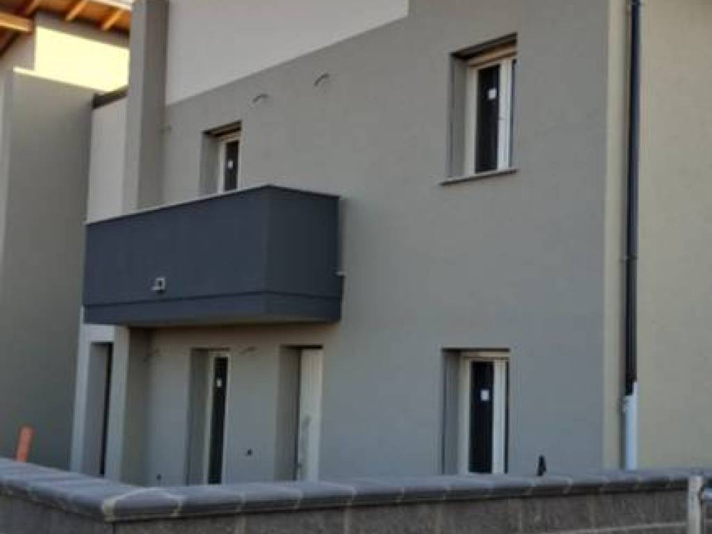 casa indipendente in vendita a Trecate