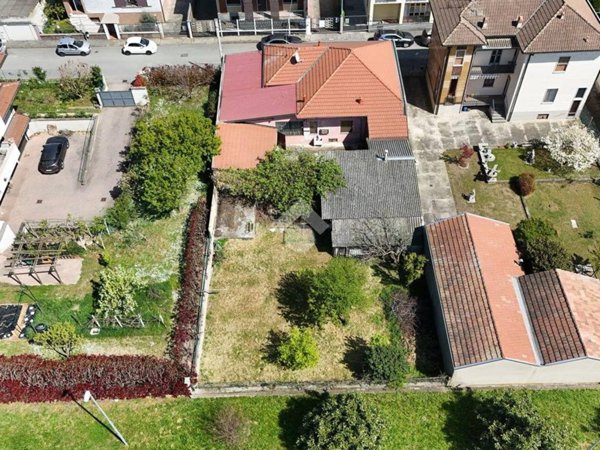 casa indipendente in vendita a Trecate