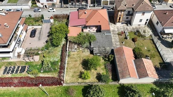 casa indipendente in vendita a Trecate