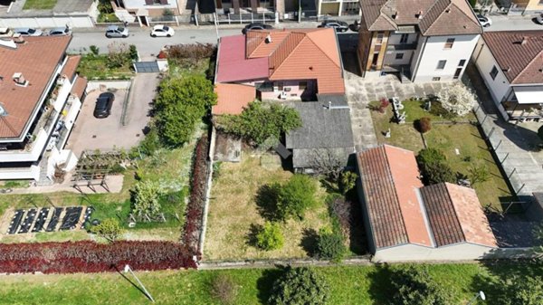 casa indipendente in vendita a Trecate
