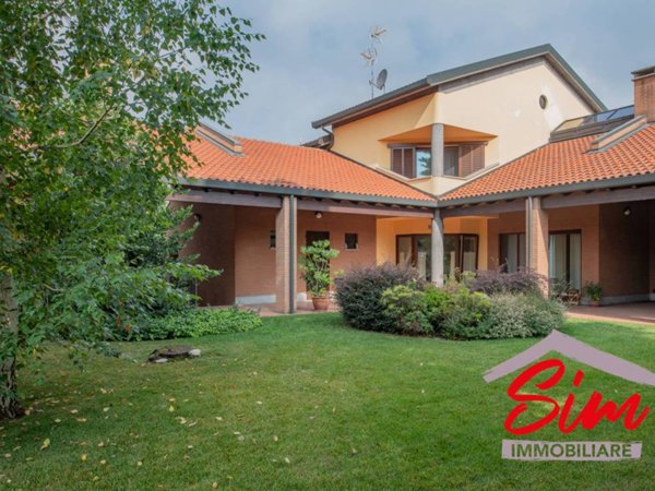 casa indipendente in vendita a Trecate