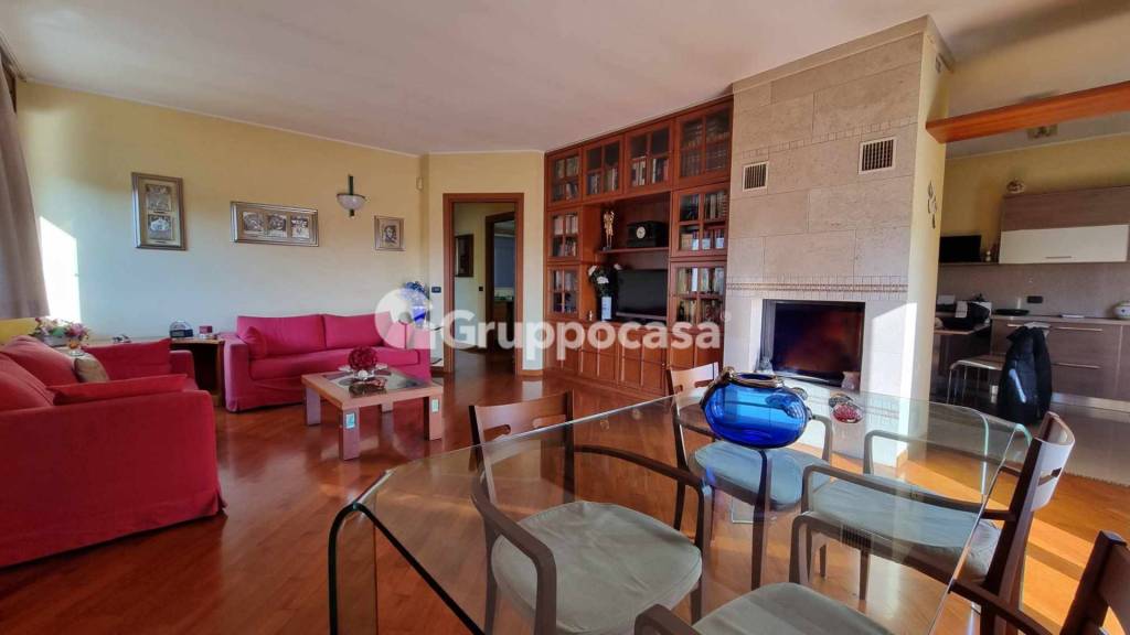 casa indipendente in vendita a Trecate