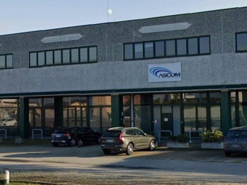 locale commerciale in vendita a Trecate