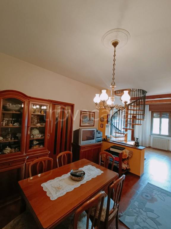casa indipendente in vendita a Trecate