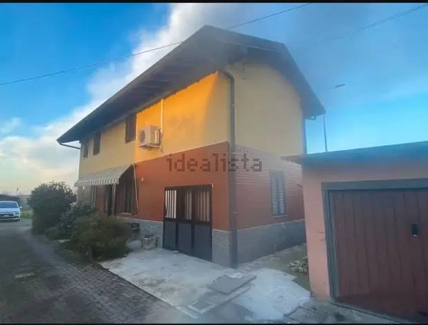 casa indipendente in vendita a Trecate